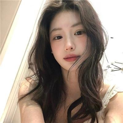 背背篓的网球少年